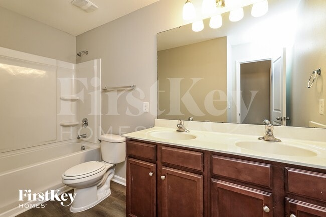 Building Photo - 1540 Weatherend Dr