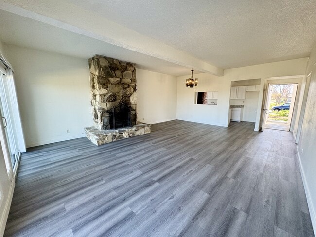 Building Photo - 21331 Heather Pl