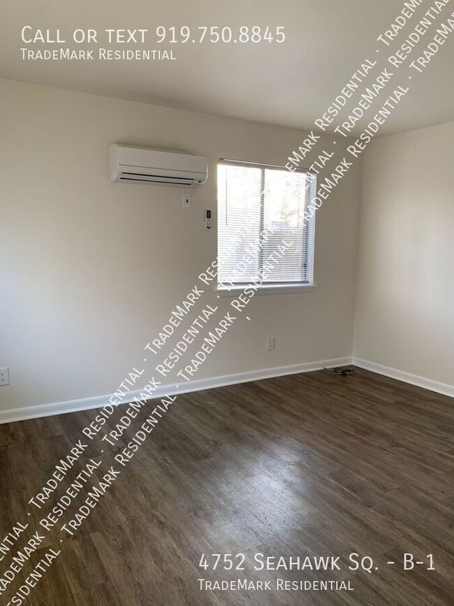 Building Photo - Renovated 1st Floor 1 Bedroom, 1 Bath Cond...