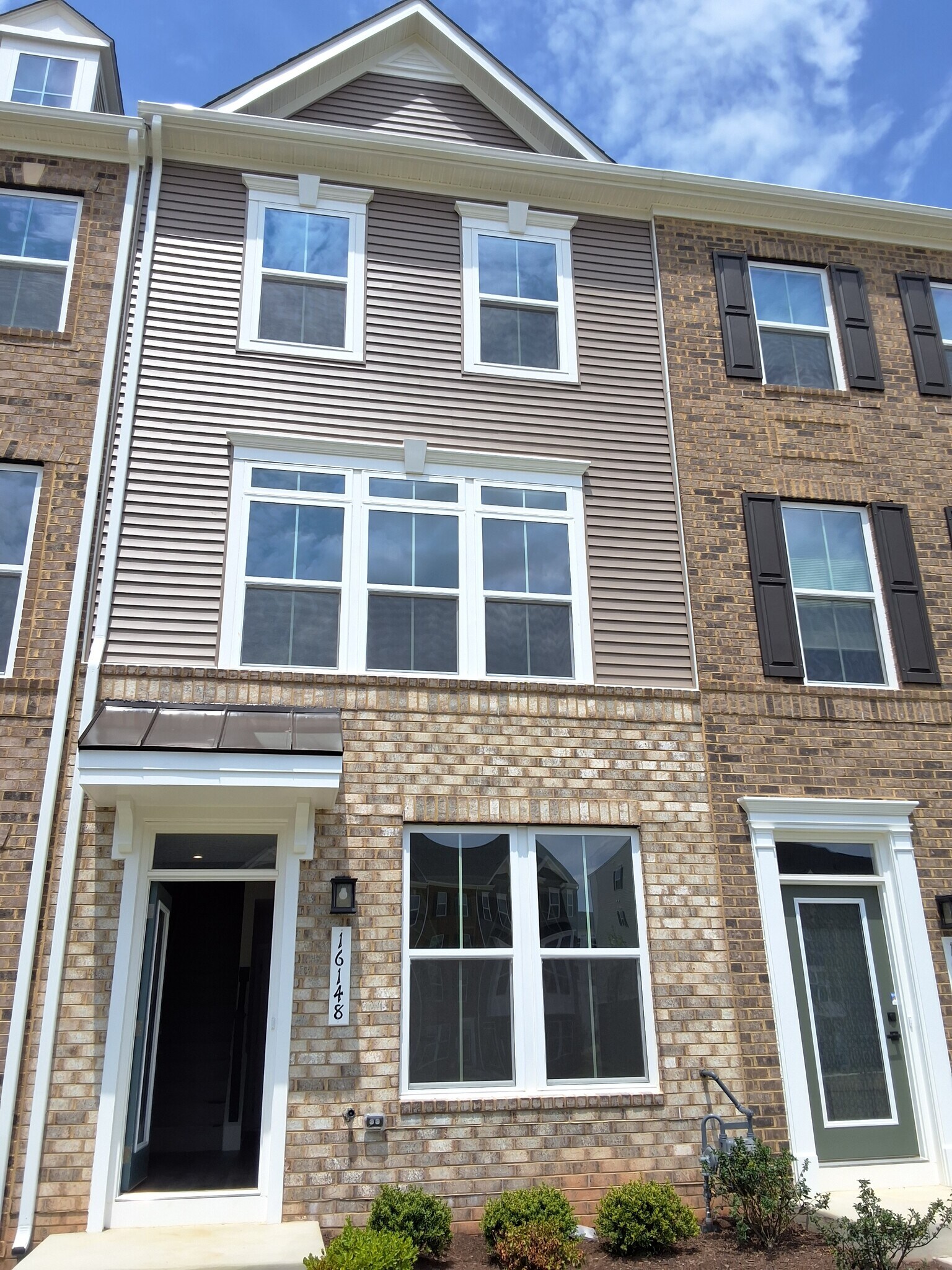 Building Photo - 16148 Hyde Pk Pl