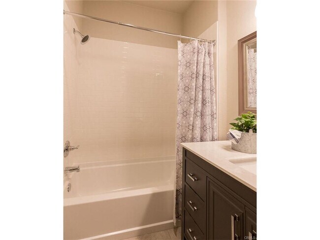 Building Photo - 198 E 1st Ave