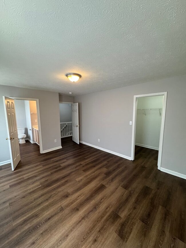 Building Photo - 3240 Crestwell Dr