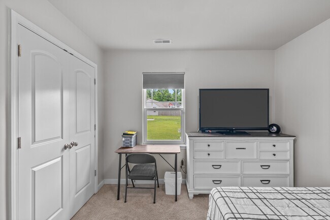 Building Photo - 501 Ellie Ct