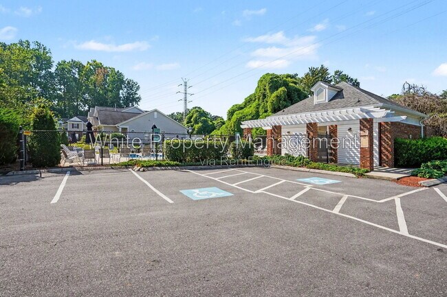 Building Photo - 224 Ross Moore Ave
