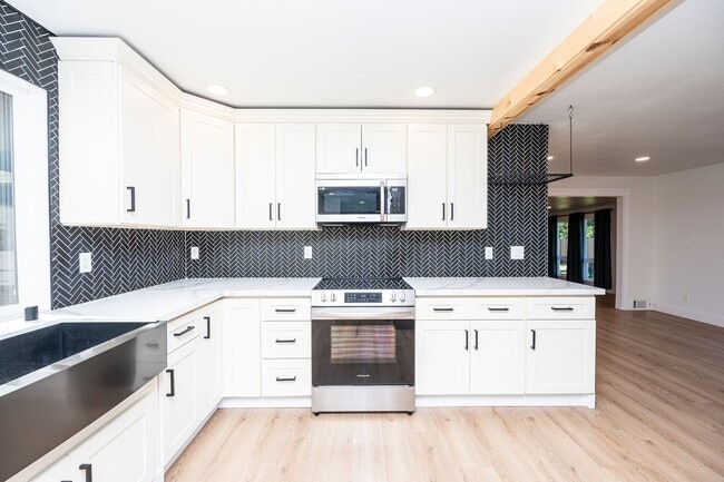 Building Photo - Lakewood Rambler 3 bedroom + Bonus