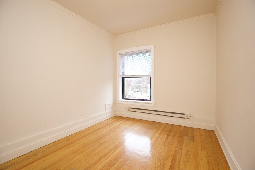 Building Photo - 1238 Oak Ave