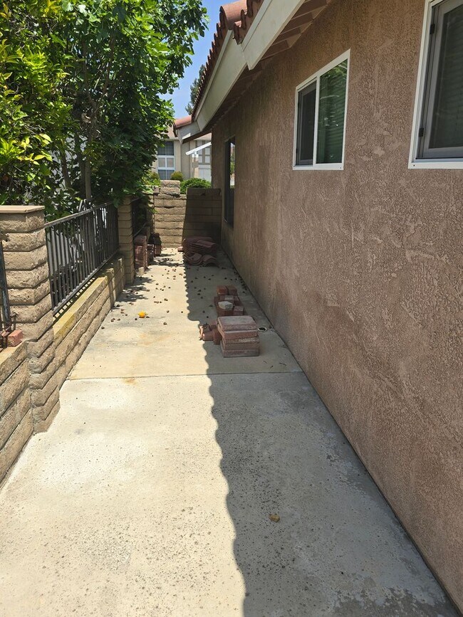 Building Photo - BEAUTIFUL 4 BEDROOM 3 BATH HOUSE. MOVE IN ...