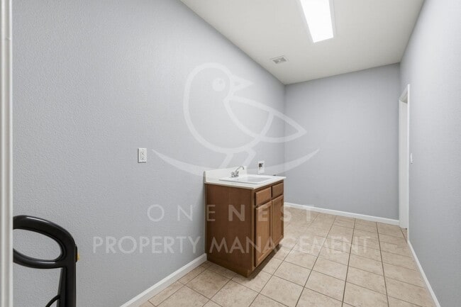 Building Photo - 611 Open Range Ln
