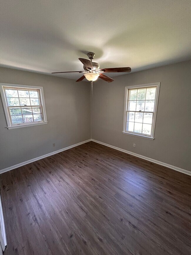Building Photo - Move in Ready