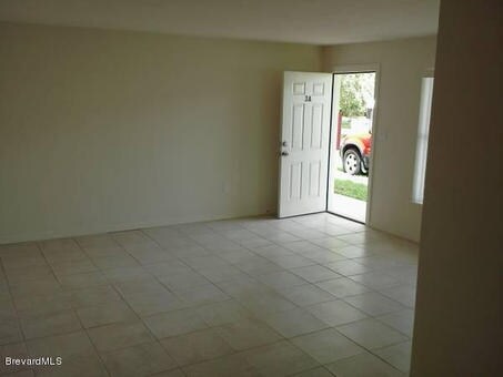 Living Room - Glen Oaks