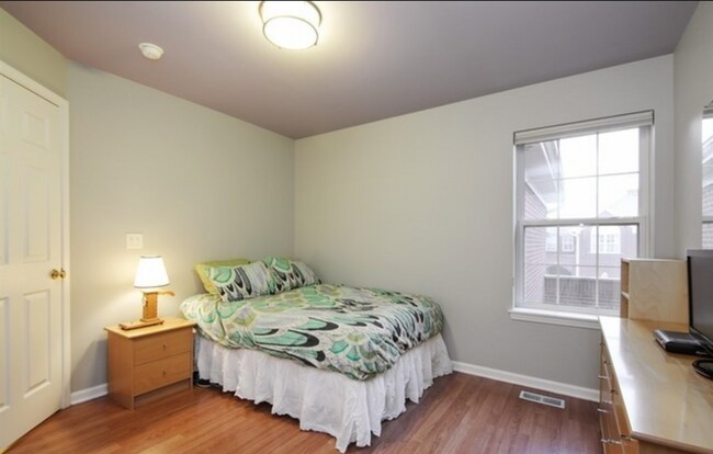 Building Photo - 967 Kensington Dr