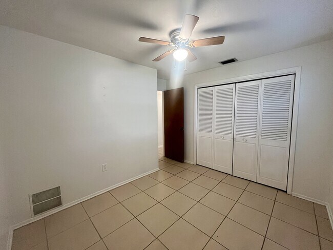 Building Photo - 705 Bayou Ave