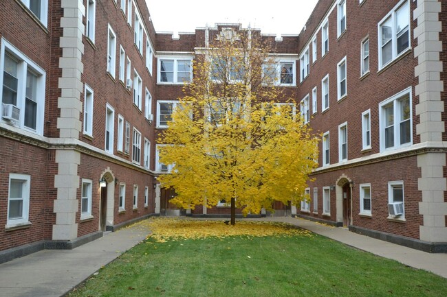 Building Photo - 4408 N Winchester Ave