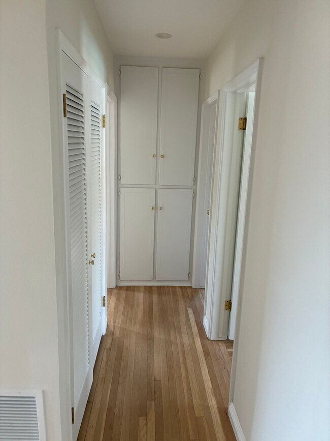 Building Photo - Beautiful 4 bed 3 bathroom