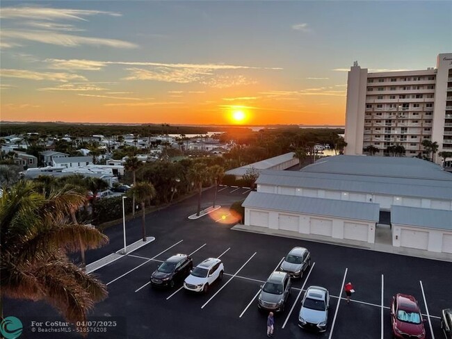 Building Photo - 5151 N Hwy A1A