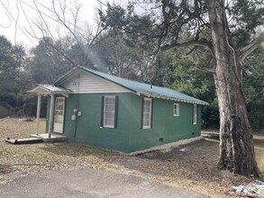 Building Photo - 2 bed 1 bath - Welcome to 409 Campbell Street