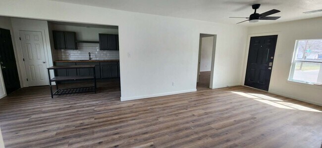 Building Photo - Beautifully Remodeled 3 Bed / 2 Bath Home with Large Backyard