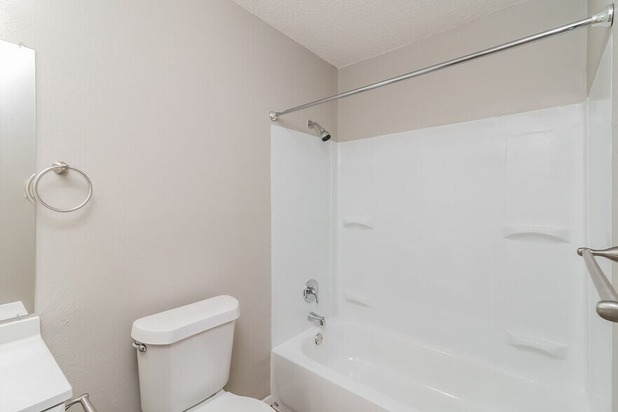 Building Photo - 6200 Kary Lynn Dr S