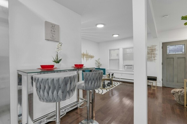 Building Photo - 196 2nd St