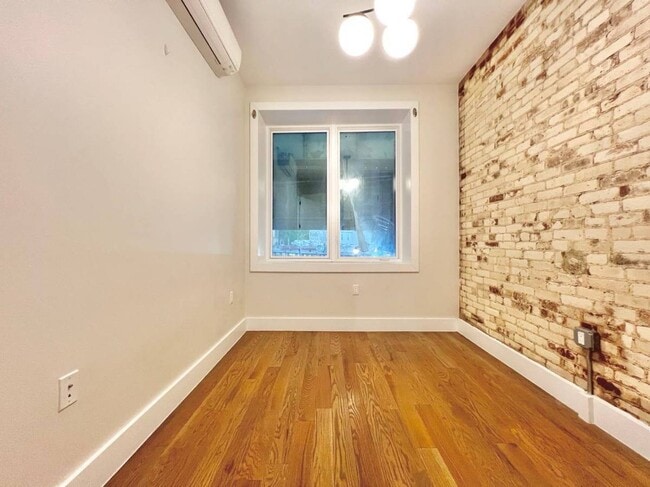 Building Photo - 2006 71st St