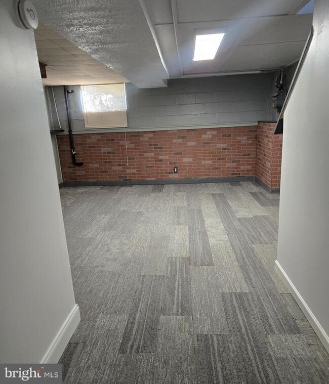 Building Photo - 7801 Hillsway Ave