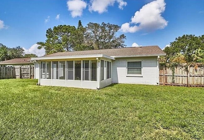 Building Photo - 4933 Hi Vista Cir