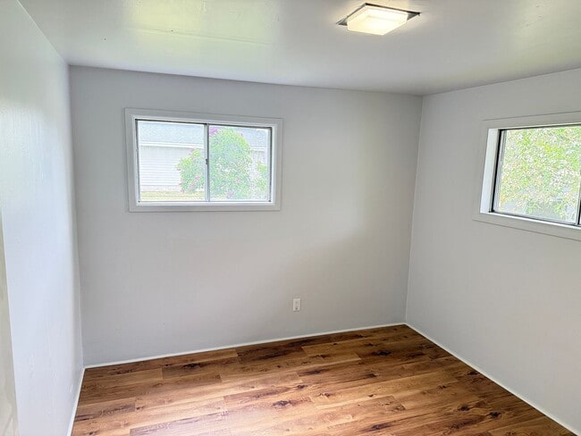 Building Photo - Huge 4 bedroom 2 bath house!