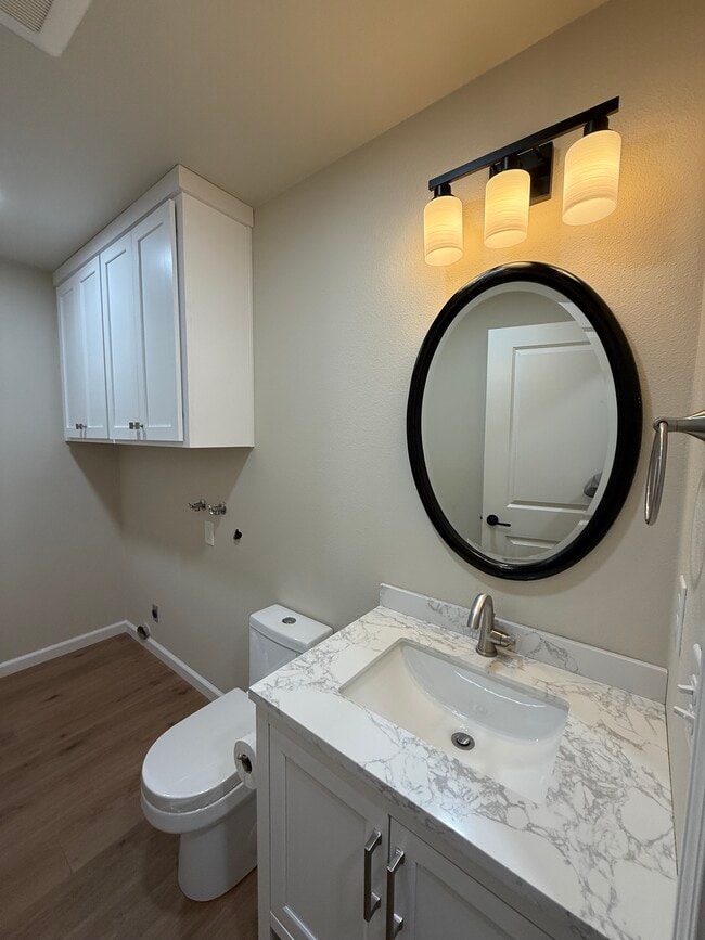 Building Photo - 1127 Dover Dr