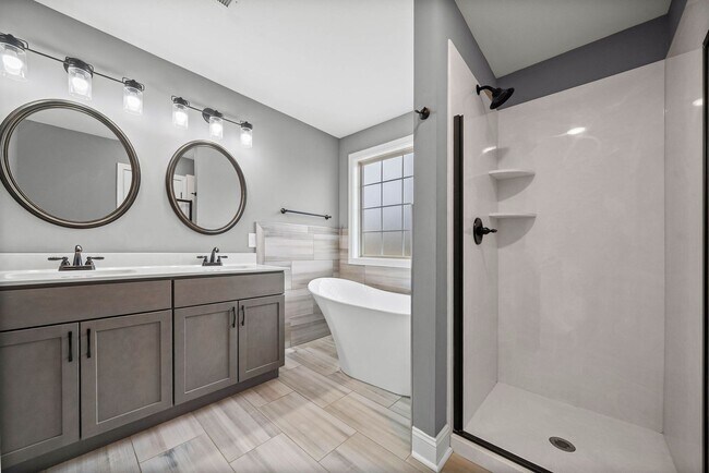 Building Photo - Pet Friendly Four Bedroom!