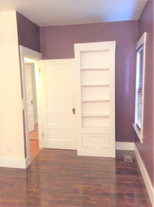 Building Photo - Beautiful Cottage in the Hollywood Distric...