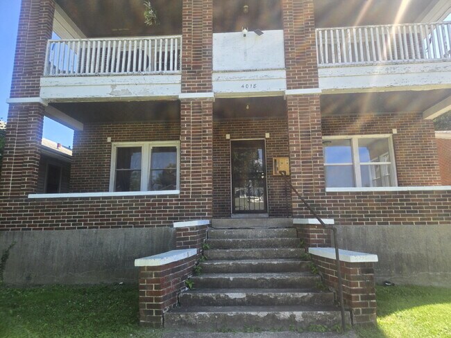 Building Photo - "Charming 2-Bed Retreat in Louisville - Cozy 700 Sq Ft at Vermont Ave!"