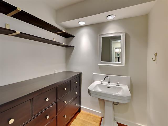 Building Photo - 4402 Buena Vista St