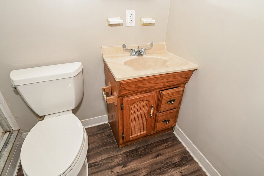 Building Photo - 3937 Rodby Dr