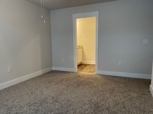 Building Photo - 1630 Iroquois Ct