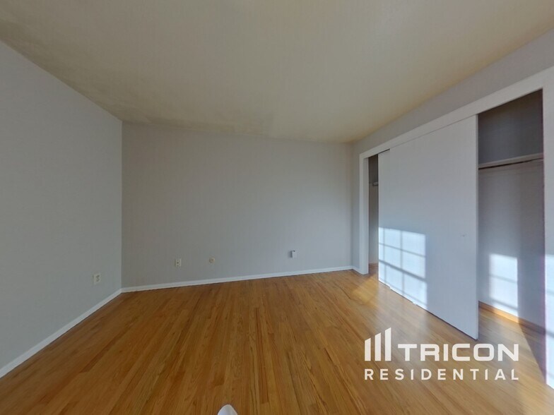 Building Photo - 6591 W Elmhurst Ave