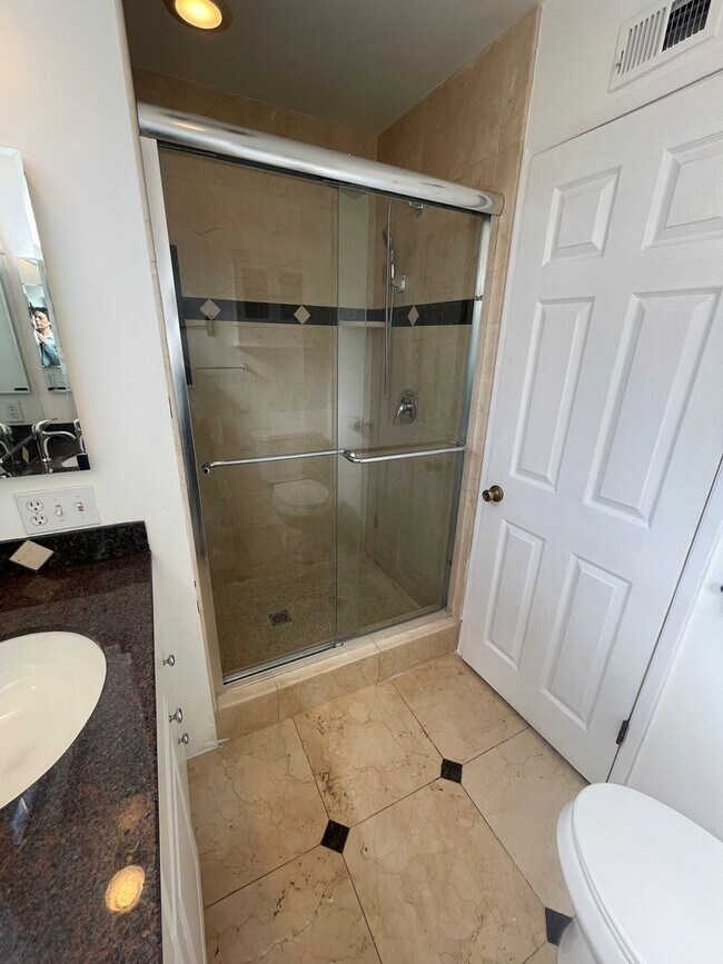 Building Photo - Beautiful 3 Bedroom, 2 Bathroom House w/ a Pool For Rent in Mission Viejo!