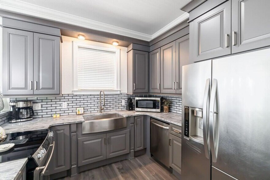 Building Photo - 337 Grande Pointe Cir