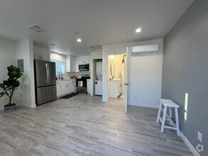 Building Photo - New Orange Studio