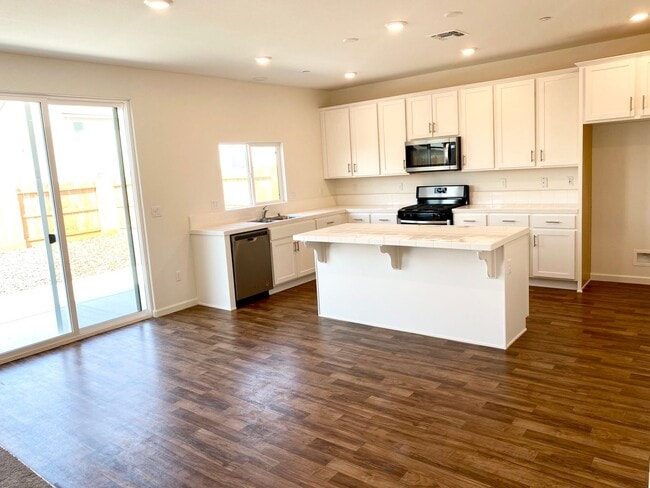 Building Photo - Spacious 4-Bed, 2-Bath Single-Level Home Near Boris Elementary