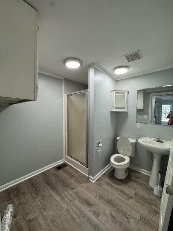 Building Photo - 102 Pine St