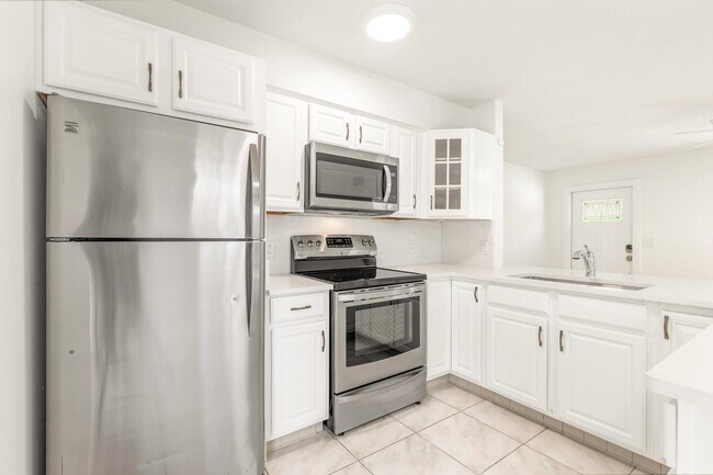 Building Photo - 411 Summa St