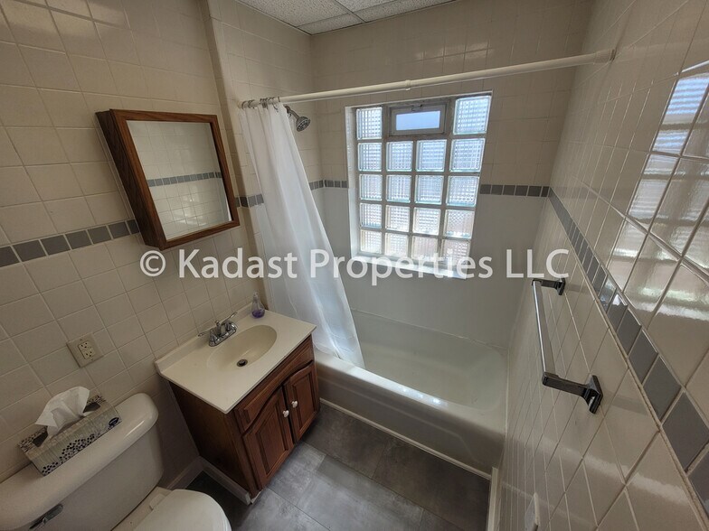 Bathroom - 1271 Prairie Ave