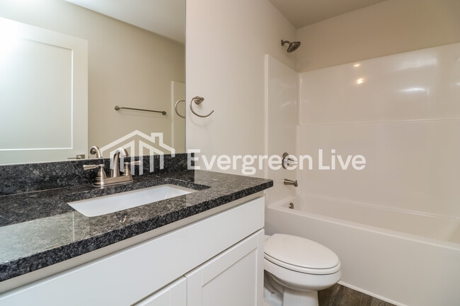 Building Photo - 4826 Station Ln