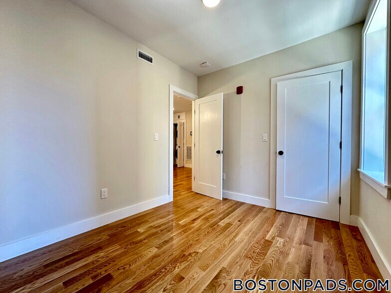 Building Photo - 64 N Margin St