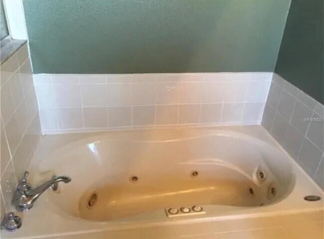 Building Photo - 722 Rollins Dr