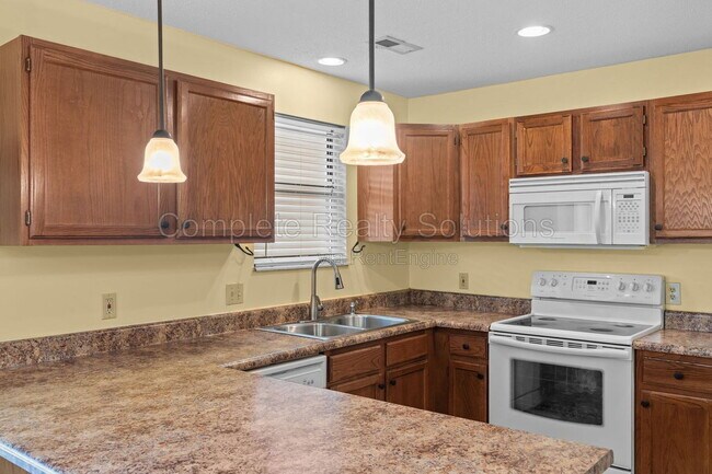 Building Photo - 254 Carmel Woods Dr