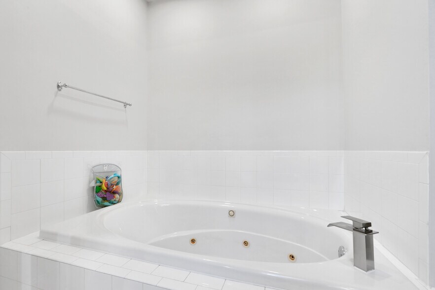 Building Photo - 1027 Eleanor St