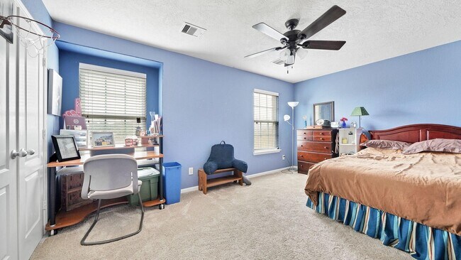 Building Photo - 692 Casual Ln
