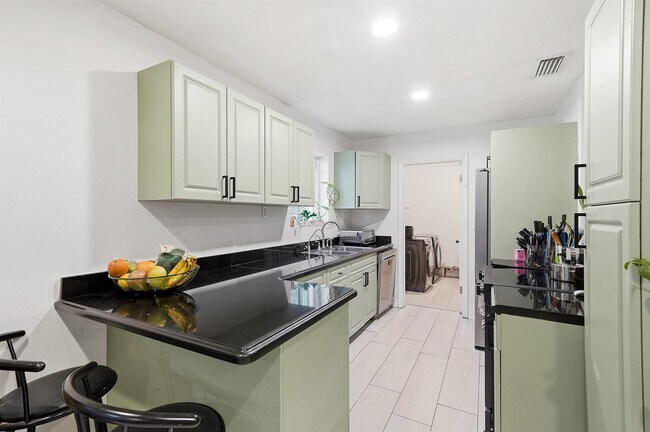 Building Photo - North 31st Avenue, Hollywood, FL 33021 - 3 BR 2 BA house