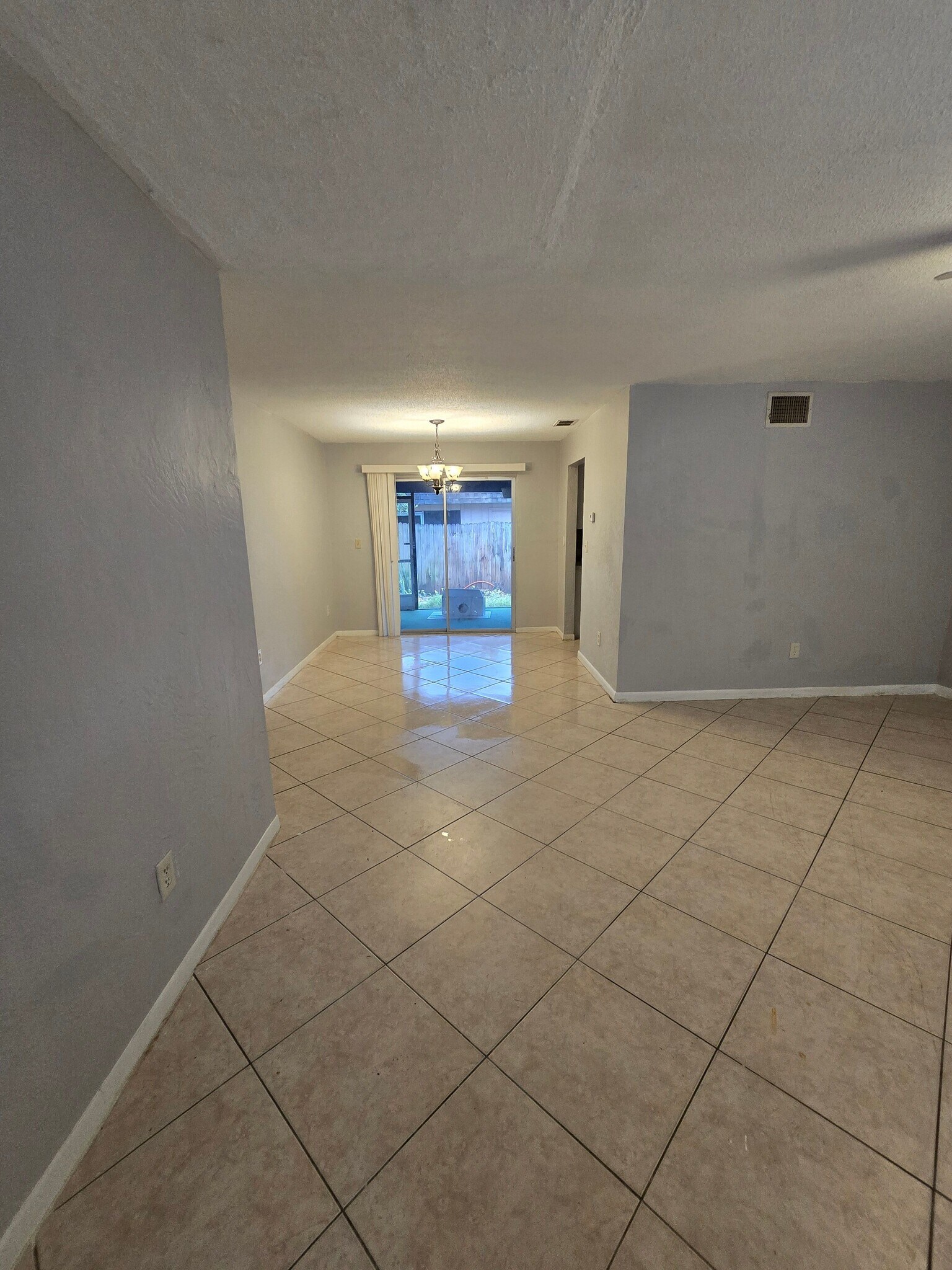 Building Photo - 3413 Sherwood Dr